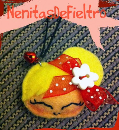 Mini Nenita (cuelga-móvil)